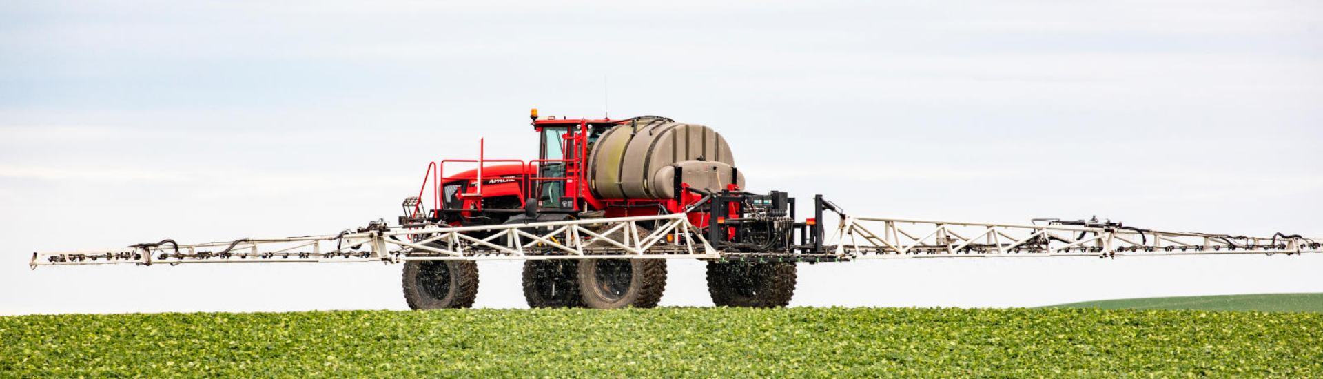 Sprayer putting down crop protection